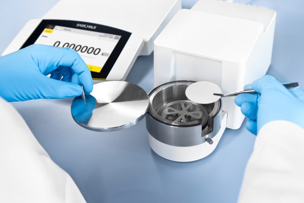 Figure 6: The Cubis™ II Micro Balance Figure 6: The Cubis™ II Micro Balance